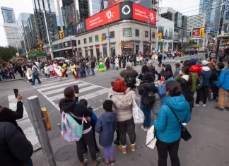 Los hispanos se tomaron el centro de Toronto con el Latin Parade and Fall Fiesta 2022