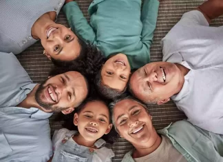 Gobierno anuncia el reinicio del programa de patrocinio para padres y abuelos