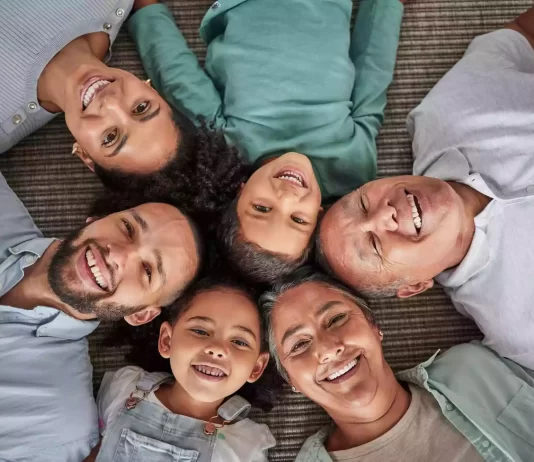 Gobierno anuncia el reinicio del programa de patrocinio para padres y abuelos