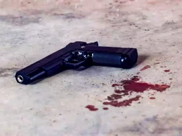 Tiroteo afuera de escuela secundaria de Toronto deja 1 muerto y 1 adolescente herido