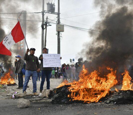 Critican apoyo de Canadá y EEUU a ruptura democrática en Perú