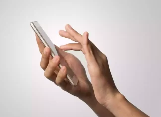 ¿Dolor en el pulgar? La culpa puede ser de tu teléfono móvil