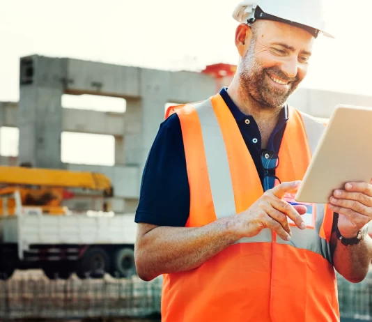 Regularizarán a mil trabajadores indocumentados de la construcción, pero se espera un programa más amplio