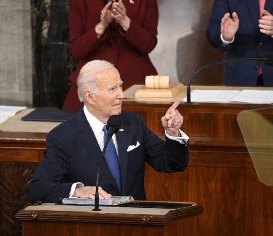 Biden impulsa medida fronteriza en EEUU que evoca a Trump
