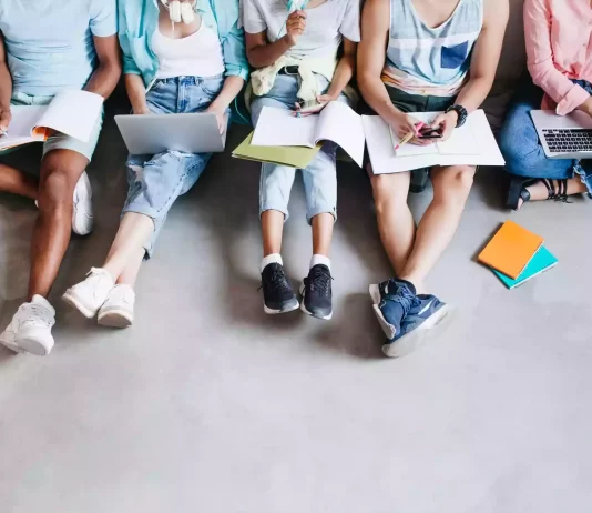 Lanzan programa “School4Civic 2023” para que la comunidad se involucre en la vida cívica y política de Canadá