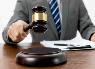 Pareja de adultos mayores demanda en corte a su propio hijo para que desaloje la casa