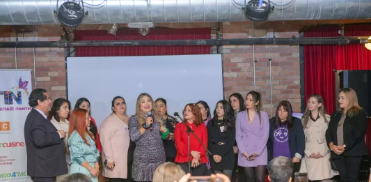 Hispanos celebran el Día Internacional de la Mujer e inauguran el programa School4Civic en Toronto