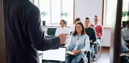 Canadá extenderá los permisos de trabajo de post graduados por 18 meses más