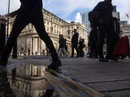 Over two-thirds of USA citizens have negative views of the economy