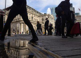 Over two-thirds of USA citizens have negative views of the economy