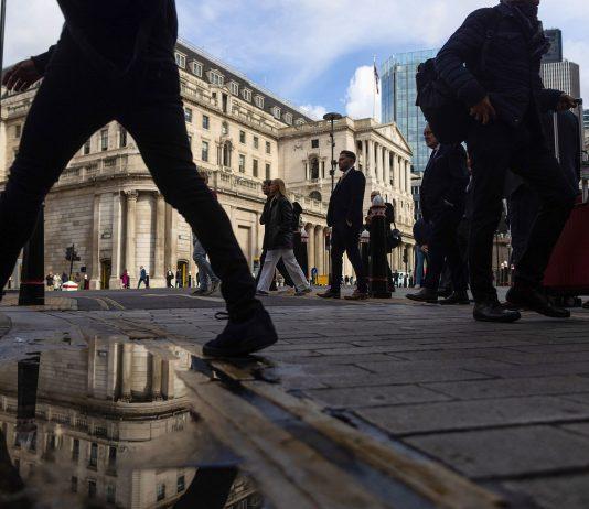 Over two-thirds of USA citizens have negative views of the economy