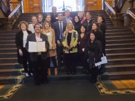 Latinos del programa School4Civic visitan el Parlamento de Ontario y se reúnen con el MPP Adil Shamji