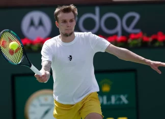 Carlos Alcaraz, el más joven en ganar títulos en las tres superficies en una misma temporada