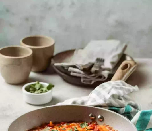 Receta de Cazuela de huevos pochados con garbanzos