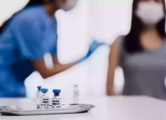 Canadá revisa nuevas vacunas ante aumento de la Covid-19