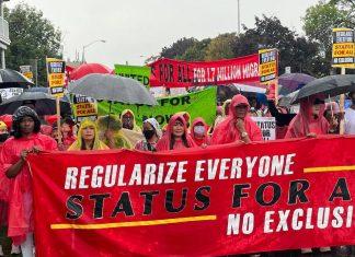 Miles marcharon en Canadá para pedir que se regularice a los trabajadores indocumentados