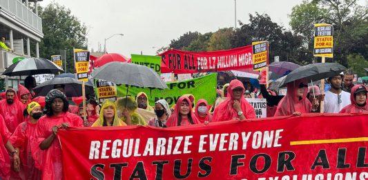 Miles marcharon en Canadá para pedir que se regularice a los trabajadores indocumentados