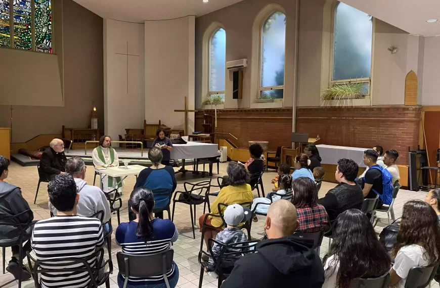 Misa sabatina y dominical en la Iglesia San Lorenzo y El Mesías, Toronto