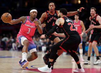 Raptors luchan para ganar