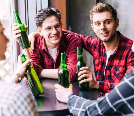 Elevado consumo de alcohol entre los jóvenes canadienses, una alerta a atender