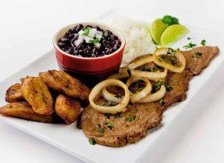 Receta de Bistec de Cerdo Encebollado