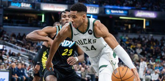 Un Antetokounmpo descomunal iguala un hito del legendario Chamberlain