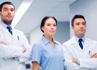 Médicos canadienses piden al gobierno reconsiderar cambio fiscal