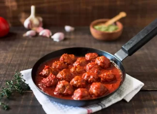 Receta de albóndigas en salsa de tomate