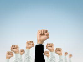 Quién tiene el poder: la odisea de los giles