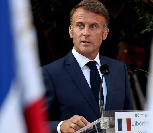 Confirman en Francia apuesta por destitución de Macron