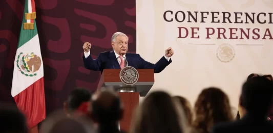 Presidente mexicano cuestiona demora en fallo contra Ecuador