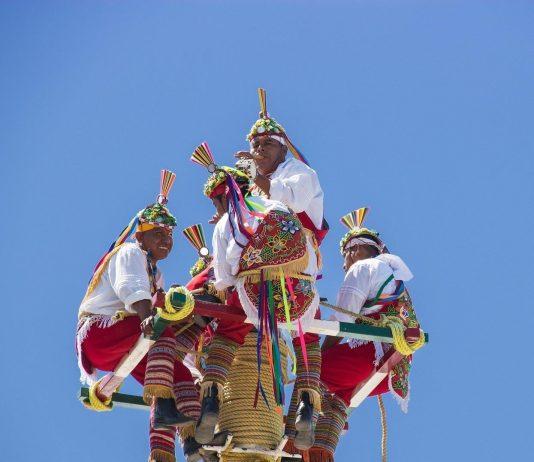 Voladores de papantla: Un vuelo hacia la tradición en Playa del Carmen