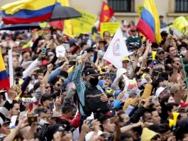 Marchan en Colombia en respaldo al Gobierno de Petro