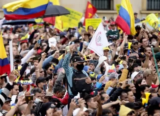 Marchan en Colombia en respaldo al Gobierno de Petro