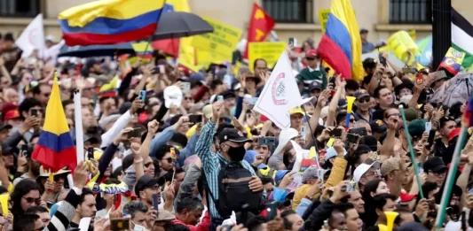 Marchan en Colombia en respaldo al Gobierno de Petro