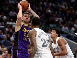 Baloncesto: Luka Doncic rompe en lágrimas en su regreso a Dallas y mete a los Lakers en playoffs