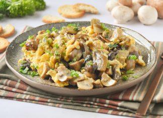 Receta de Revuelto de ajos tiernos con champiñones