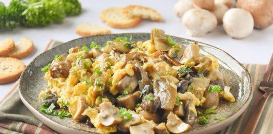 Receta de Revuelto de ajos tiernos con champiñones