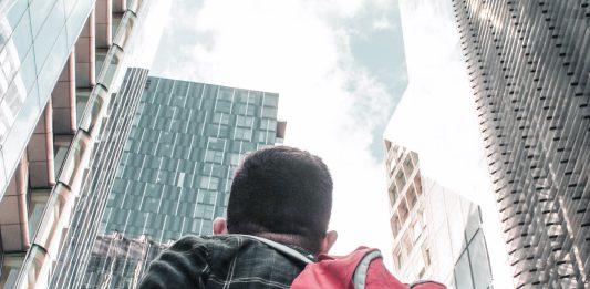 Obtuvo la residencia como refugiado y regresó a su país. Está por ser deportado