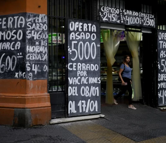 Aumentos de precio golpean a los argentinos