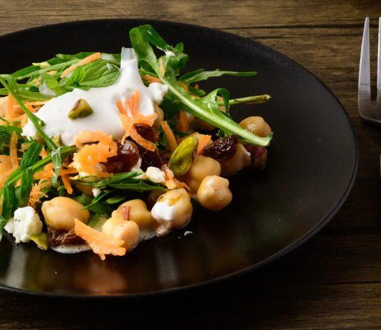 Receta de Ensalada tibia de garbanzos y espinacas al limón