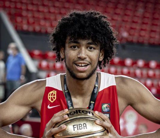 Izan Almansa se queda en los Sixers y apunta a la NBA