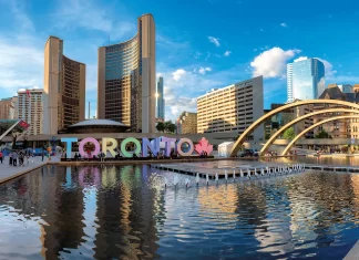 Toronto: Diversidad, innovación y oportunidades en la ciudad más vibrante de Canadá