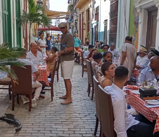 Celebran en Cuba fusión de ron y tabaco