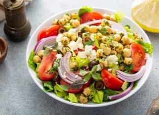 Receta de Ensalada mediterránea con garbanzos