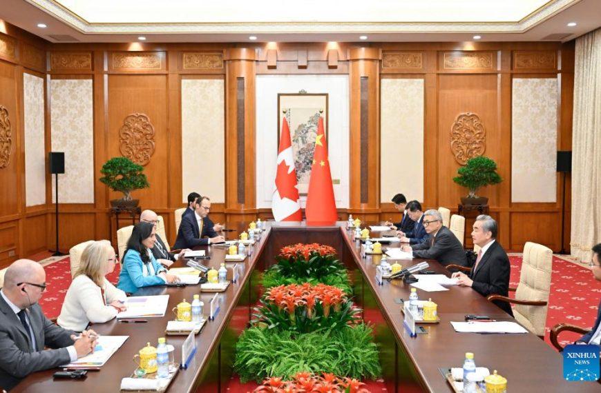 China y Canadá por superar diferencias y fortalecer cooperación