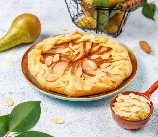 Receta de Tarta rústica de peras y almendras