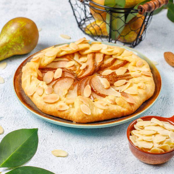 Receta de Tarta rústica de peras y almendras