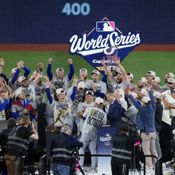  Dodgers conquistan Toronto y revalidan el título de Serie Mundial