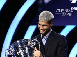 TENIS. Alcaraz recibe el trofeo de número uno del mundo tras una temporada “magnífica”